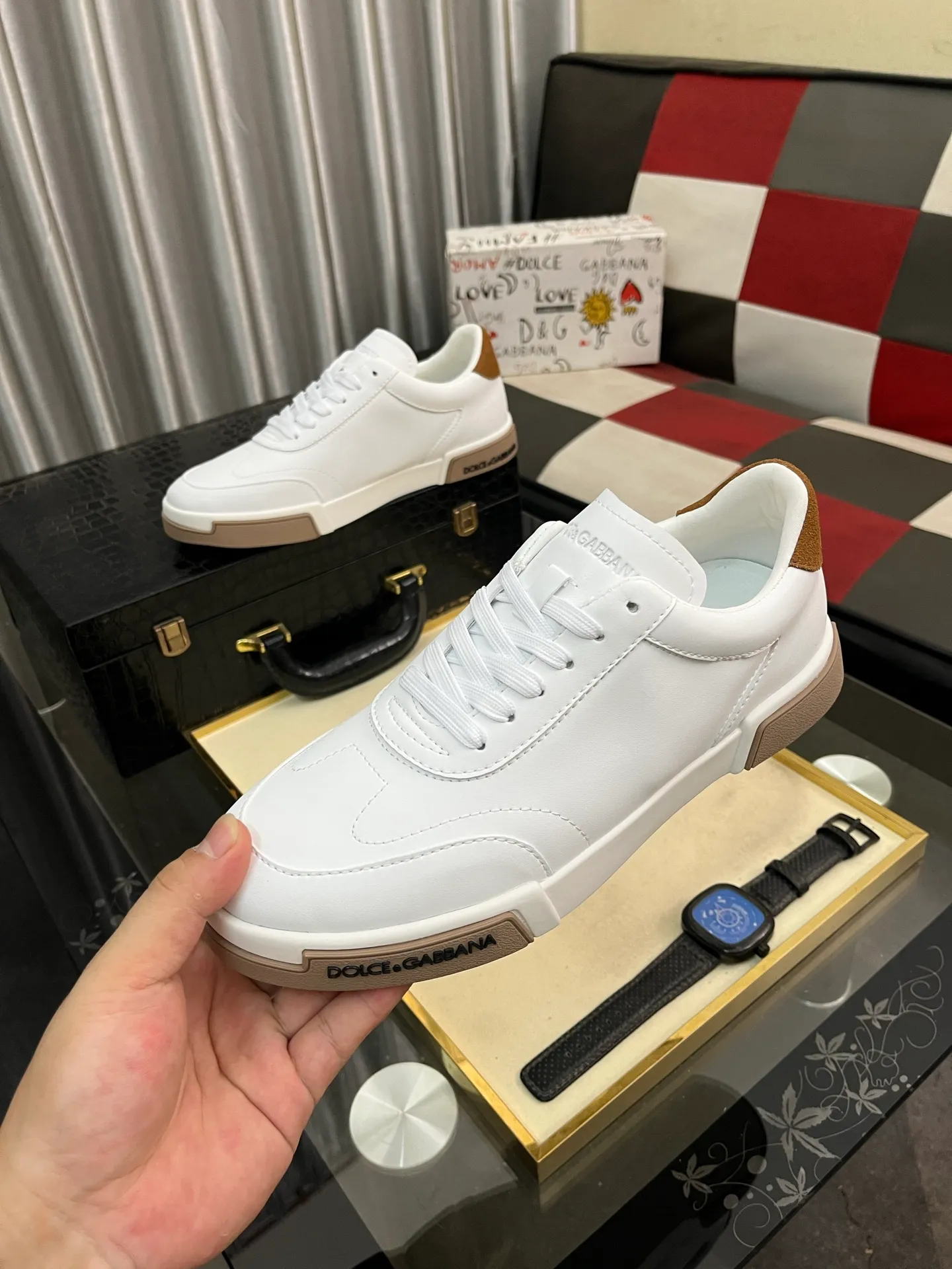 Men's shoes 💰440⌚️⌚️DG's latest popular 🔥🔥casual shoes, the tongue has the brand's iconic details, and the combination of silk cowhide and cow suede enhances the style. Fashionable and versatile, it can complement any look. Create an exquisite design with unique dynamic vitality and modern atmosphere, showing modern elegance. Size: 38-46